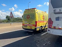 Автобус столкнулся с мотоциклом на 4-м шоссе, мотоциклист в тяжелом состоянии