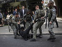 Демонстрация в Иерусалиме: протестующие перекрывают дороги и стаскивают мусорные баки