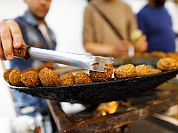 Освобожденные в обмен на заложников террористы открыли фалафельную в Египте Освобожденные в обмен на заложников террористы открыли фалафельную в Египте