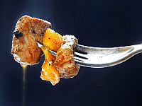 Наука объясняет, почему мы не можем устоять перед соблазном перекусить, даже когда уже сыты