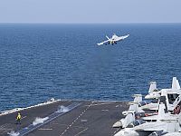 Авианосец Abraham Lincoln в 350 км от побережья Ирана