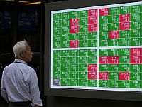 Reuters пишет о падении на азиатских фондовых рынках и укреплении доллара на фоне войны в Иране