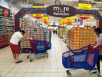 Власти ОАЭ призвали жаловаться на завышение цен на товары первой необходимости