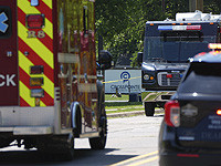 В Мичигане автомобиль врезался в здание еврейского центра, сообщается о стрельбе