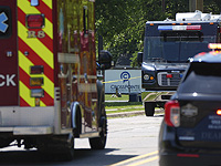 В Мичигане автомобиль врезался в здание еврейского центра, сообщается о стрельбе