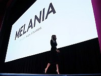 Американских солдат заставляют смотреть фильм 