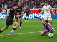 Два удаления. Три отмененных гола в битве гигантов. Результаты матчей Бундеслиги