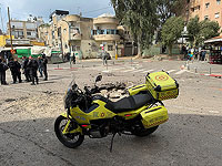 Сообщения о прямых попаданиях в центре страны, ранен мужчина