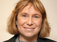 Дочь Амоса Оза намерена судиться с авторами фейка о том, что она является шпионом 