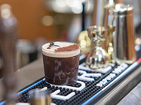 Девушка, подавшая кофе Нетаниягу в опубликованном в соцсетях видео, стала мировой звездой Девушка, подавшая кофе Нетаниягу в опубликованном в соцсетях видео, стала мировой звездой