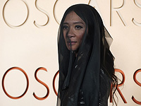 Хлоя Чжао запустила благотворительный аукцион в поддержку украинских зооволонтеров