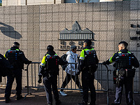 Полиция Гонконга теперь может требовать пароли от телефонов согласно новым правилам безопасности