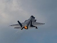 ЦАХАЛ наносит авиаудары по объектам 