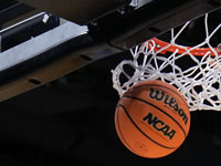 В матче лидеров победил 