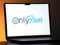 Обвинение в США: израильская модель OnlyFans грабила дома мужчин, с которыми знакомилась в интернете