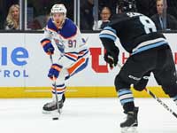 НХЛ. Коннор Макдэвид забил 400-й гол и набрал 1200 очков