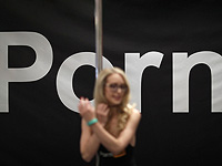 Еврокомиссия: провайдеры порно позволяют детям смотреть видео для взрослых