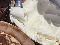 Жительница Флориды, съевшая мороженое с гвоздем, получит 14 млн долларов Жительница Флориды, съевшая мороженое с гвоздем, получит 14 млн долларов