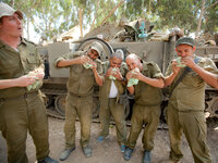 Военный раввинат разрешил солдатам-ашкеназам употреблять 