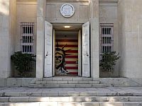 В Тегеране атаковано здание бывшего посольства США