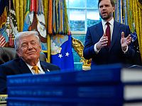 Time: Вэнс был против начала войны с Ираном, Трамп ищет выход из ситуации