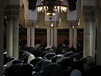 Во Франции запретили ежегодный съезд мусульман под Парижем, сославшись на угрозу теракта