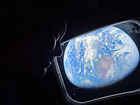 Половина пути позади: фоторепортаж о первой за полвека пилотируемой миссии к Луне