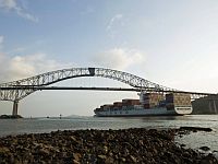 Взрыв на топливном терминале на берегу Панамского канала