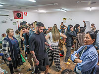 Снова сирены в центре Израиля. Одна ракета перехвачена, другая упала на незастроенной местности