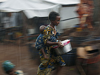 ООН предупреждает, что женщины и девочки больше всего страдают от нехватки воды во всем мире