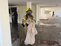 Пожар в жилом доме в Ашдоде, пострадали восемь человек, включая малыша Пожар в жилом доме в Ашдоде, пострадали восемь человек, включая малыша