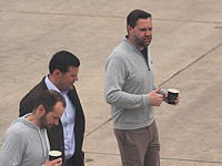 Bild: по дороге из Пакистана Вэнс сделал остановку на авиабазе Рамштайн в Германии