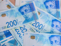 Пенсионное мошенничество: задержаны страховой агент и сотрудник Налогового управления