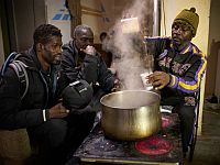 Правительство Испании предоставляет законный статус полумиллиону нелегалов