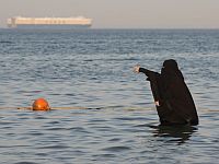 Иран обещает ответить на блокаду своих портов перекрытием Красного моря