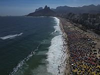 Обманутый британский турист заплатил 1500 фунтов стерлингов за кебаб на пляже в Рио