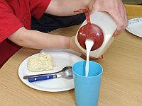 Употребление цельного молока может снизить риск детского ожирения