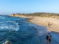 Минздрав сообщает об отмене запрета входить в воду на пляже Пальмахим