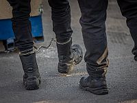 Семь офицеров секретных подразделений обвиняются во взяточничестве и отмывании денег