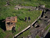 Десятки израильтян прорвались на территорию Сирии и забаррикадировались на крыше здания