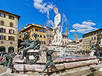 Во Флоренции задержали туристку, пытавшуюся залезть на статую Нептуна и потрогать его гениталии