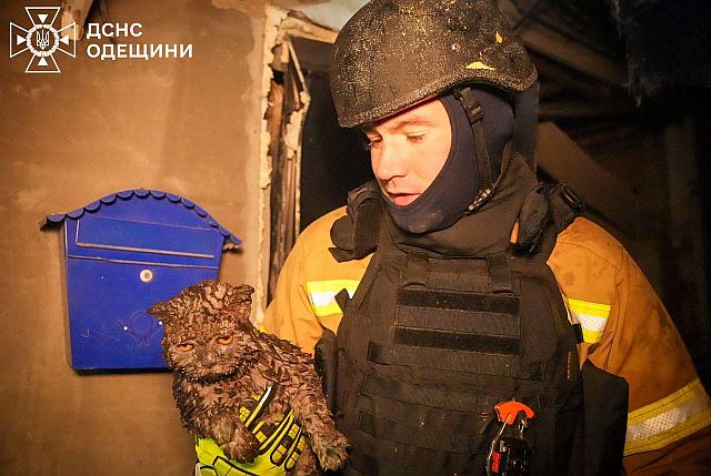 Последствия очередного удара армии РФ по жилому району Одессы. Фоторепортаж
