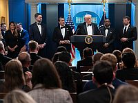 СМИ: Трамп скептически отнесся к инициативе Ирана открыть Ормузский пролив до ядерных переговоров