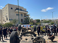 Автомобиль въехал в автобусную остановку в Сахнине, пострадали несколько человек