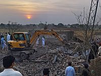 В результате взрыва автомобиля в Пакистане погибли 12 полицейских