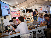 ZoomInfo закрывает свой центр в Израиле и увольняет 300 работников