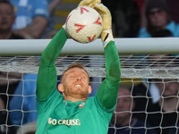 Даниэль Перец получил желтую карточку. 