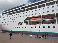 Еще один испорченный круиз: 1700 пассажиров лайнера Ambition помещены на карантин