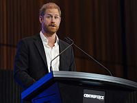 По стопам отца: принц Гарри призвал к борьбе против антисемитизма