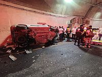 В туннеле на въезде в Иерусалим перевернулся автомобиль, пострадали два человека